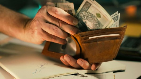 Rupee opens at 96.21 on May 22, up 0.02% as euro slips to 111.71